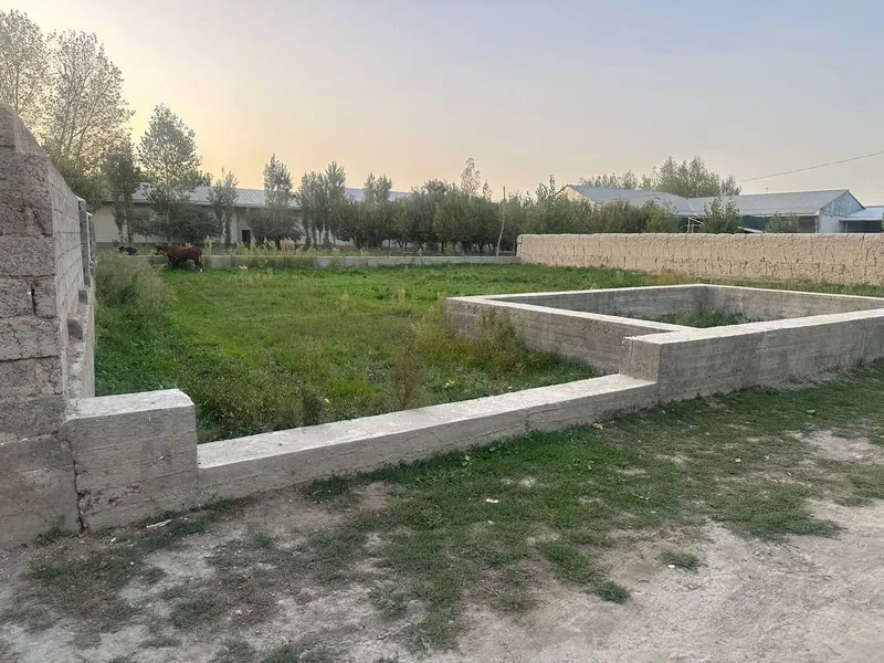 Йер сотилади 8 сутик, атрофи фундамент билан уралган Самарканд вилояти — фото 1
