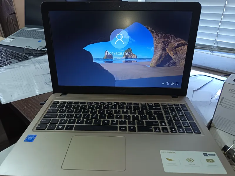 Noutbuk Asus 2