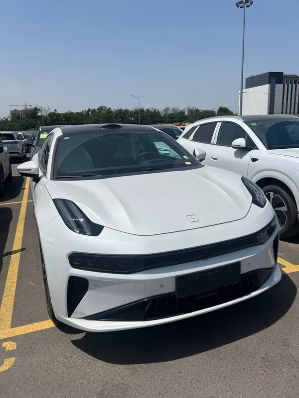 Zeekr 001 yu Z-sport 2025 yil