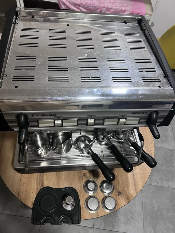 Кофемашинка Simonelli Nuava Appia II б/у + кофемолка в комплекте — фото 3