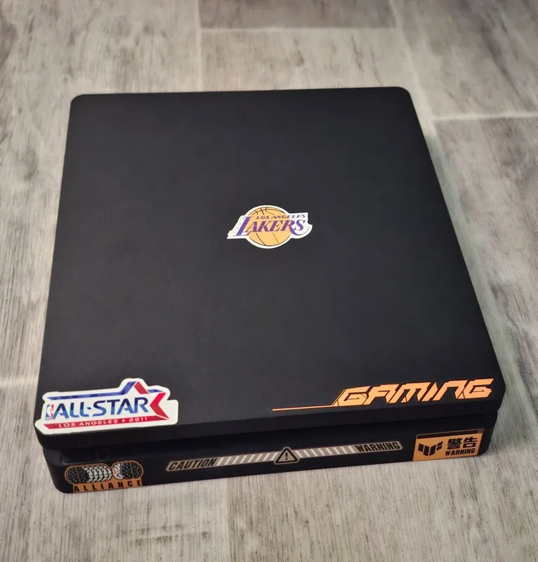 Продам Playstation 4 slim — фото 1