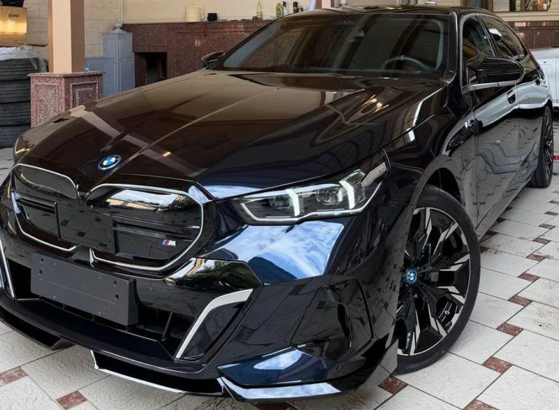 BMW i5 M-paket 2025 yil 40L