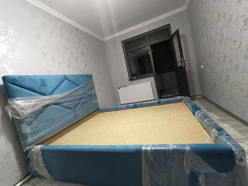 Spalniy divan sotiladi 2kiwilik yangi srochno 1