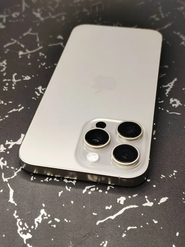 iPhone 15 Pro Max — фото 2
