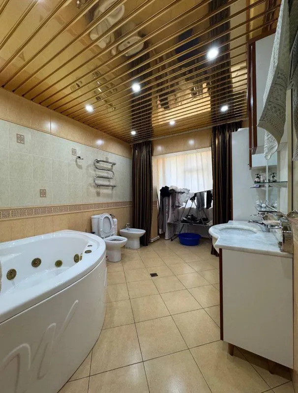 Продаётся 5-комнатная квартира 160 м², 8/9, Мирабадский район 7