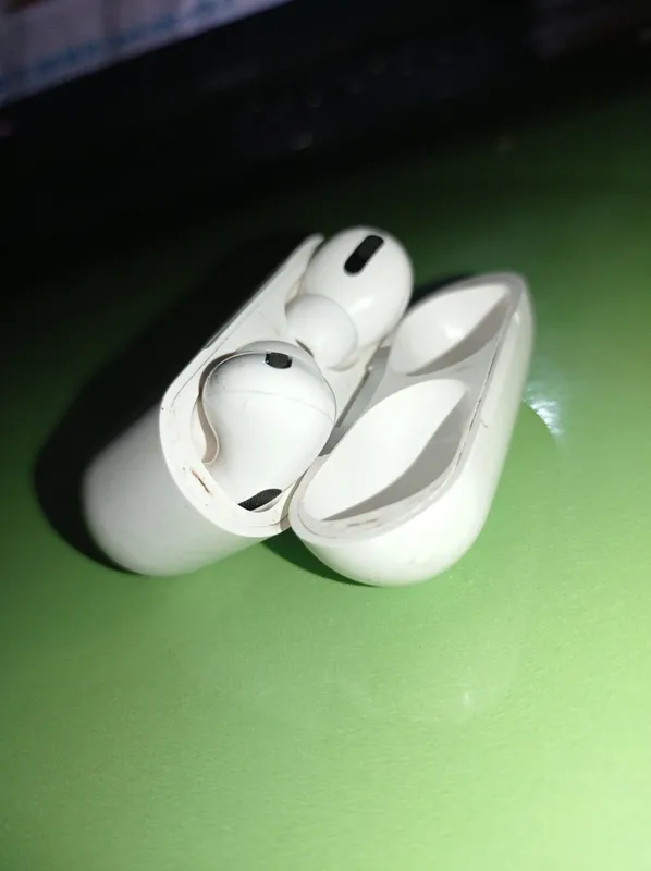 Apple Airpods Pro наушник и зарядка 7 Apple Airpods Pro наушник и зарядка 7