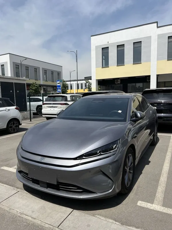 Byd Qin L mashinasi sotuvda