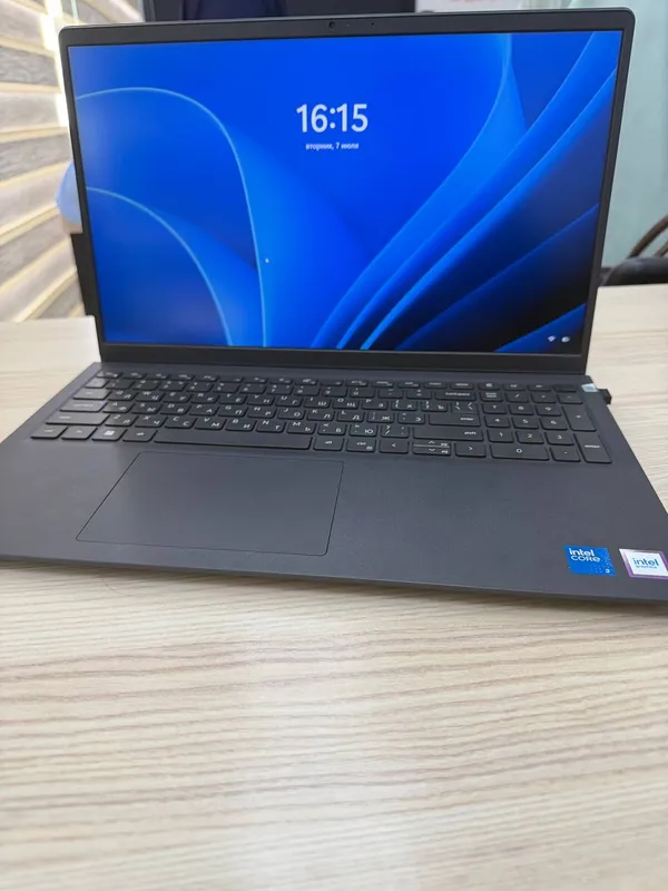 Ноутбук DELL PRO 15 ESSENTIAL 5
