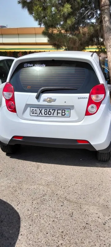 Chevrolet Spark beliy