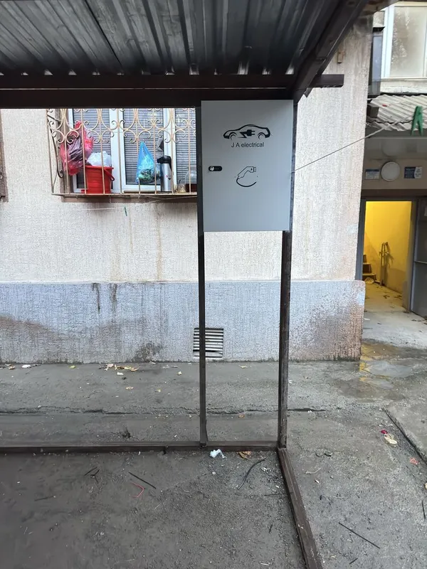 Установка зарядных станций для электромобилей 2 Установка зарядных станций для электромобилей 2