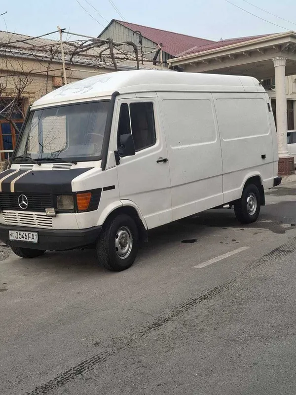 Mercedes Benz (furgon) 2 Mercedes Benz (furgon) 2