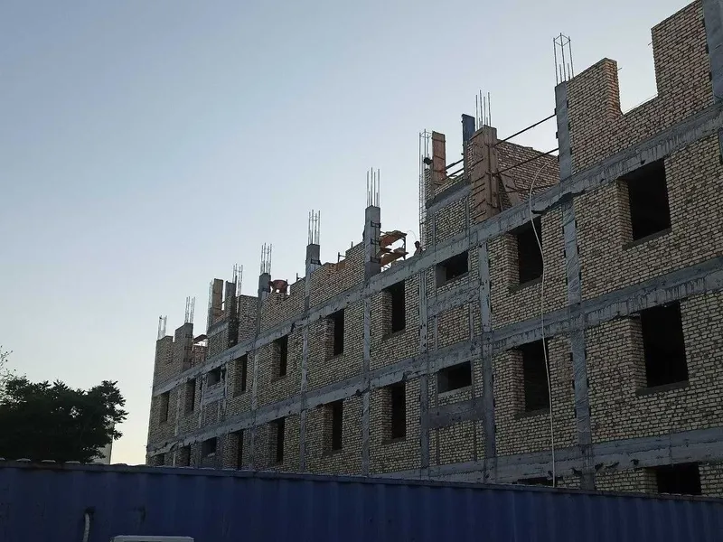 Продаются квартиры и магазины в центре Кагана вдоль дороги. — фото 1
