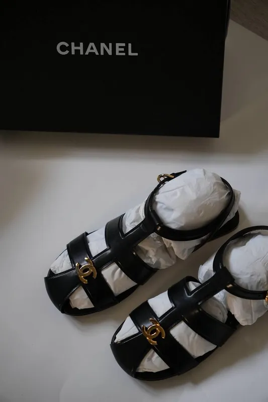 Ayollar uchun Chanel sandallari 7