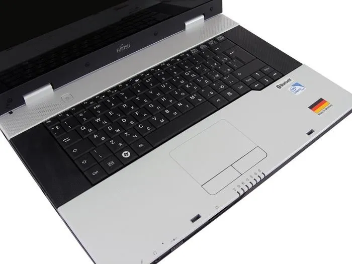 Fujitsu Esprimo 15.4-inch 4 Fujitsu Esprimo 15.4-inch 4