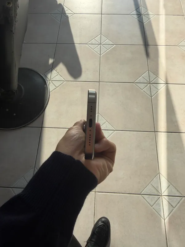 iphone 15 pro titatnium 3