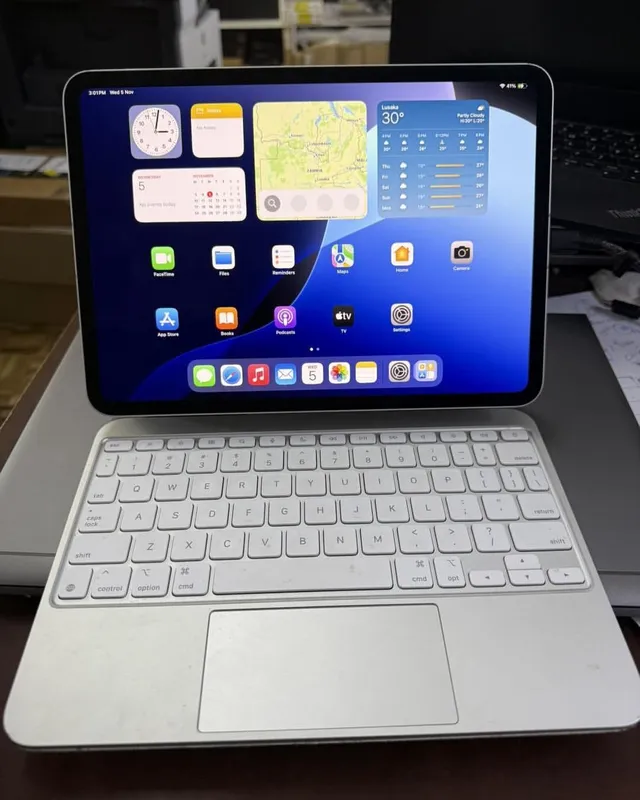 Apple iPad Pro 11" M4 256GB Silver Magic Keyboard 2