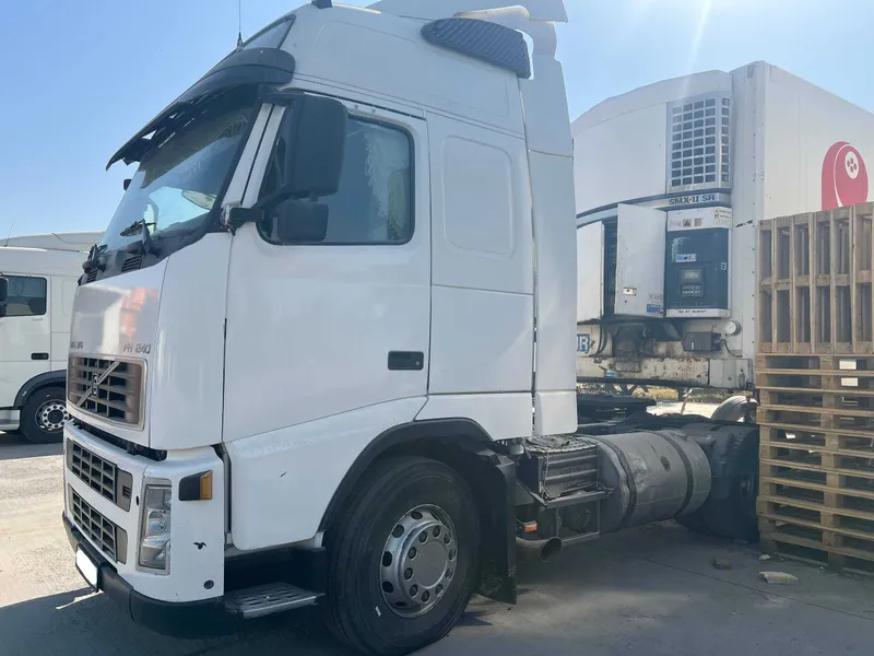 тягач Volvo FH12 2003 механика Volvo ва рефрижератор прицеп сотилади 3