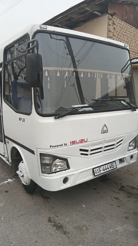 Isuzu 2017 yil avtobus