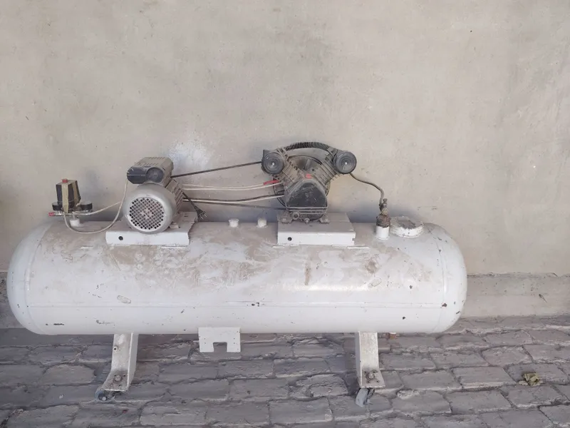 Компрессор 300талик сотилади