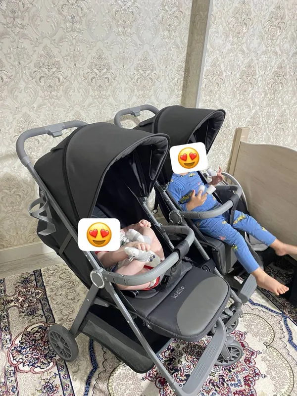 Egizaklar uchun ajraladigan kalyaska