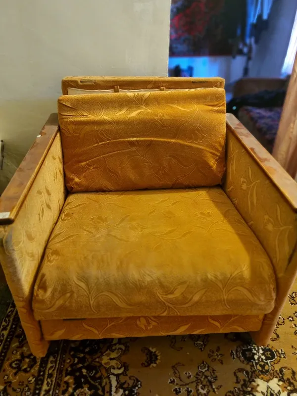 Divan Kreslo tezda sotiladi.