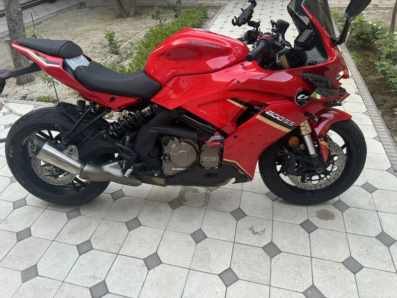 QJ Moto 600 SS. 5