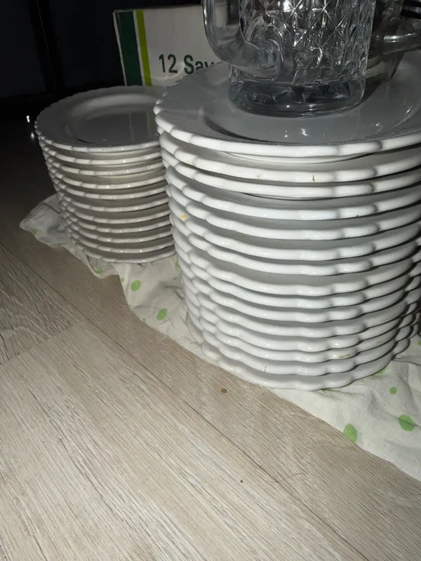 Продам тарелки белые 2
