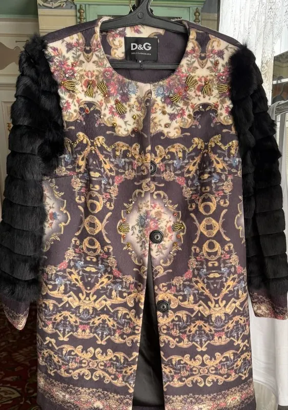 Ideal holatdagi D&G palto Ideal holatdagi D&G palto