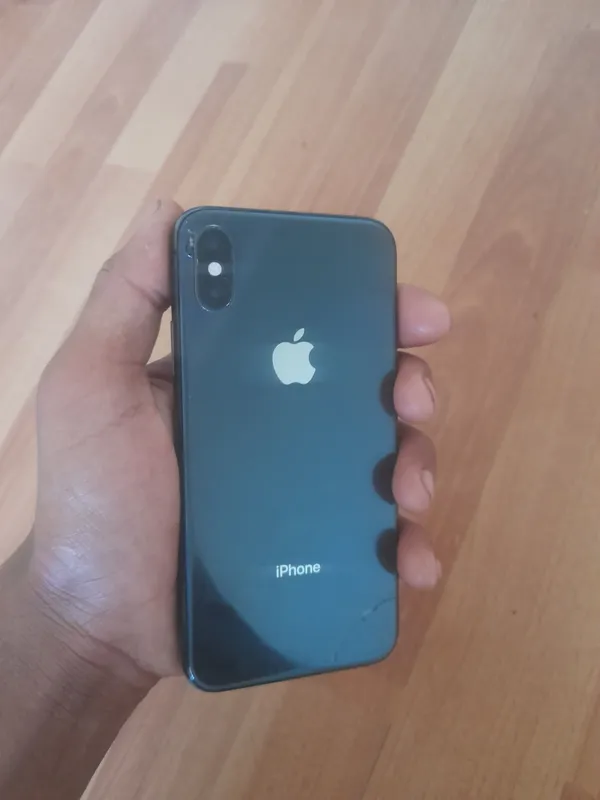 Iphone xs 64 gb 80 yom 700 ming Iphone xs 64 gb 80 yom 700 ming