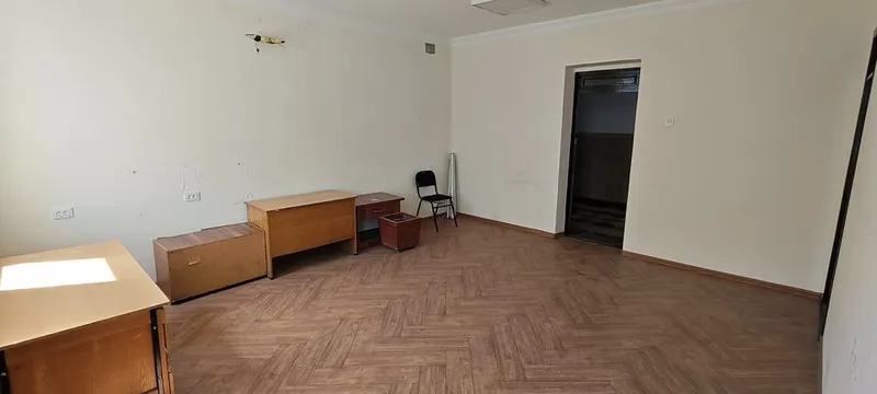 Офисы 19,15 и 50м2 на Чиланзаре Цкв 3