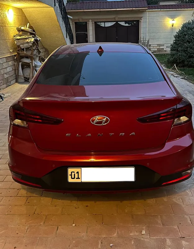 Hyundai Elantra sotiladi 3