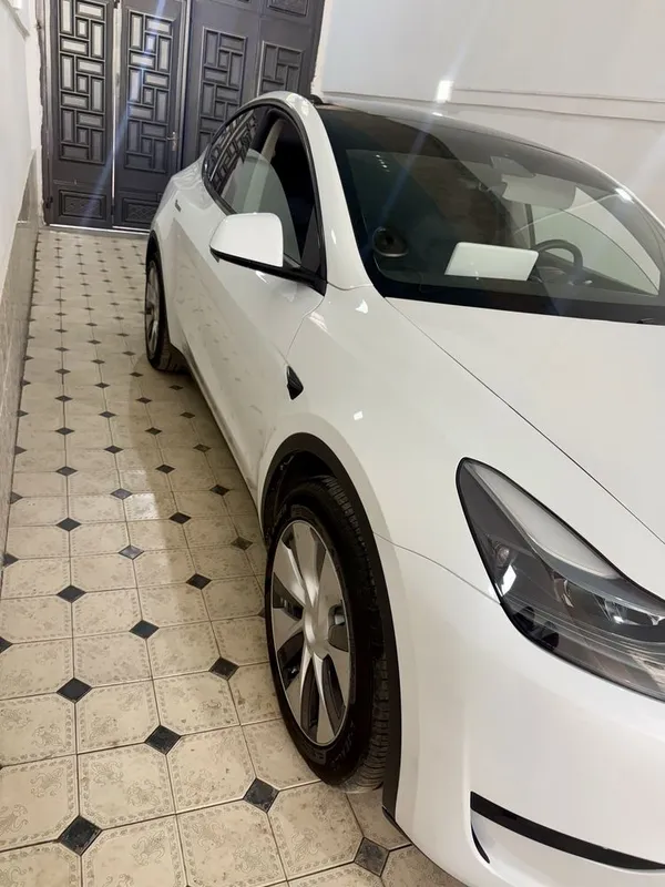 Tesla model Y RWD 5