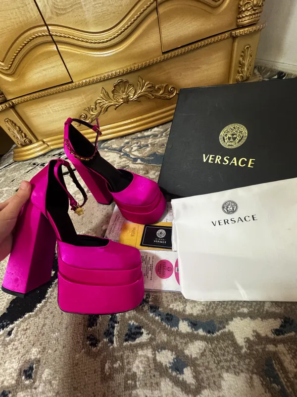 Versace 37 razmer kiyilmagan narxi 250 ming