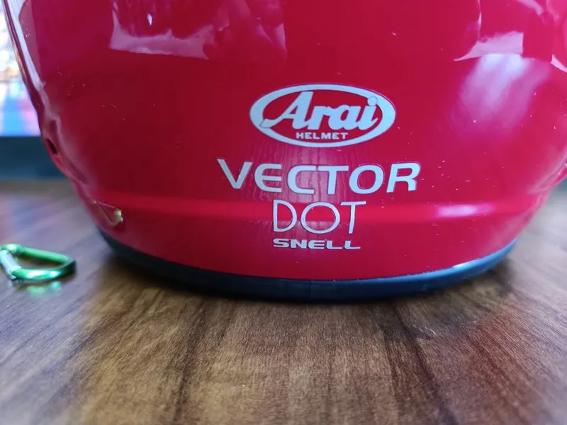 Мото шлем от Японского бренда ARAI VECTOR 6