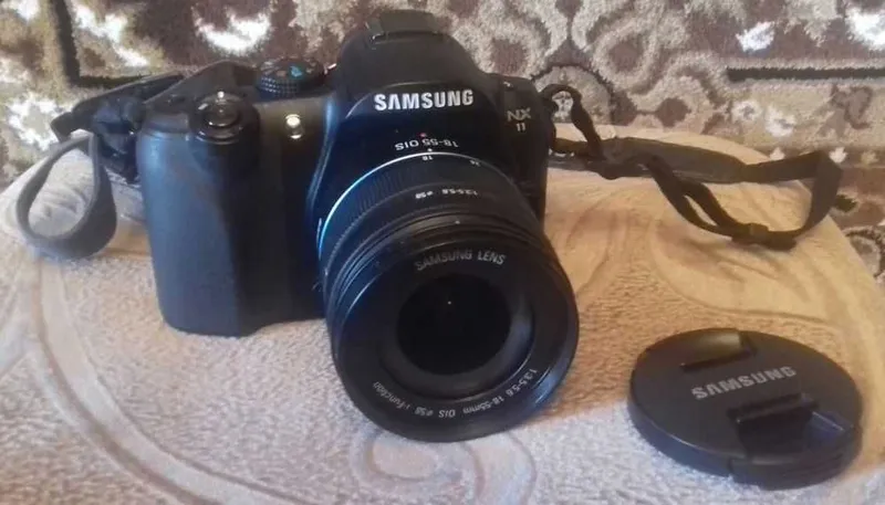Полупрофессиональный цифровой фотоаппарат Samsung NX11