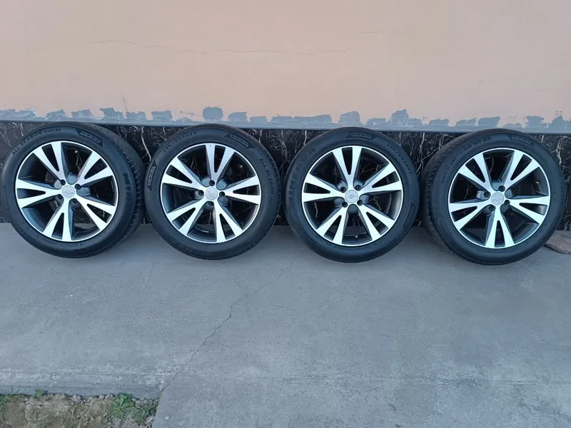 Kaptiva Diska Balon Sotiladi 215 55 R17 Holati ideal