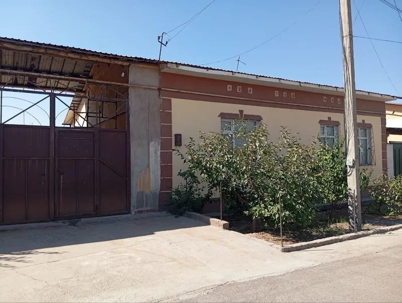 Piskent tumanida 3 xonali 6 sotixdan iborat hovli uy sotiladi Piskent tumanida 3 xonali 6 sotixdan iborat hovli uy sotiladi