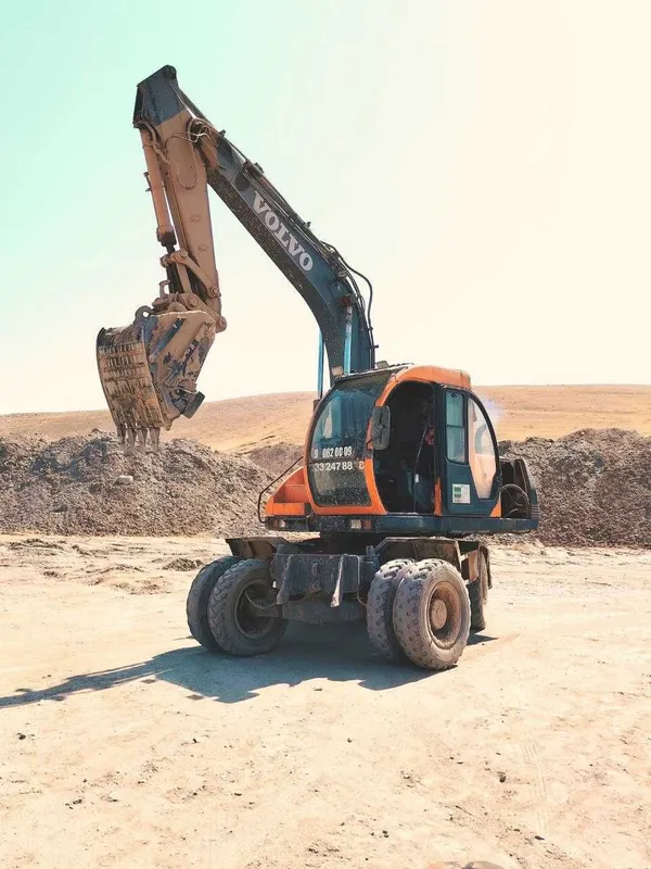 Ekskovator 132W срочно сотилади 1
