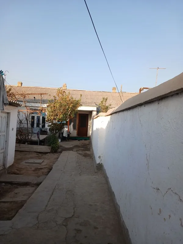 Hovli sotiladi temir yul vagzal partiya uylari 1.8 sotix narxi 380mil