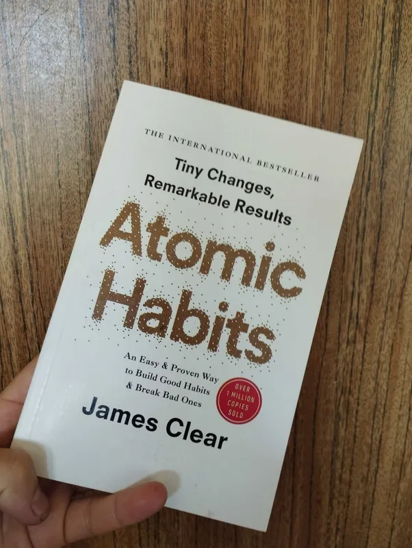 Книга на английском языке Atomic habits