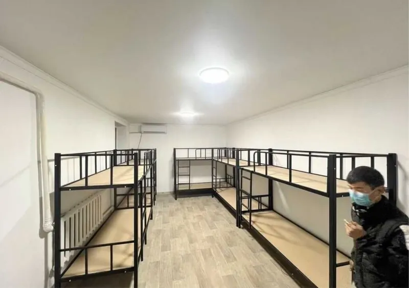 limanariyada bolla va studentla uchun yotoq xona bor