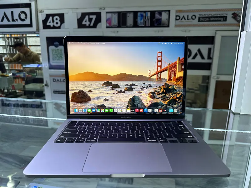 MacBook Pro (2022) 1 MacBook Pro (2022) 1