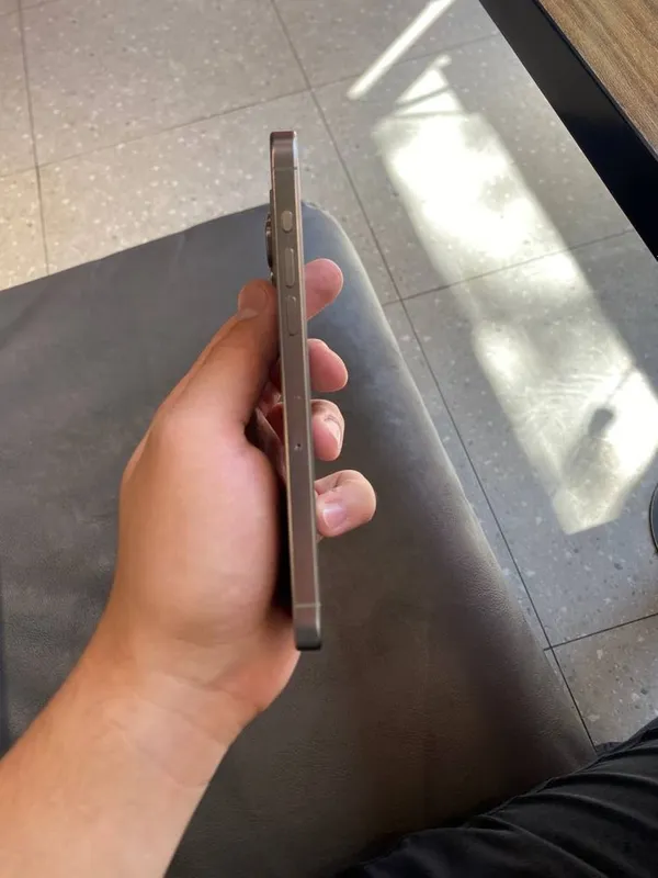 Iphone 15 pro max sim/esim 4 Iphone 15 pro max sim/esim 4