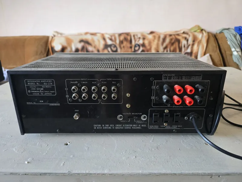 Hitachi HA-270 усилитель 2 Hitachi HA-270 усилитель 2