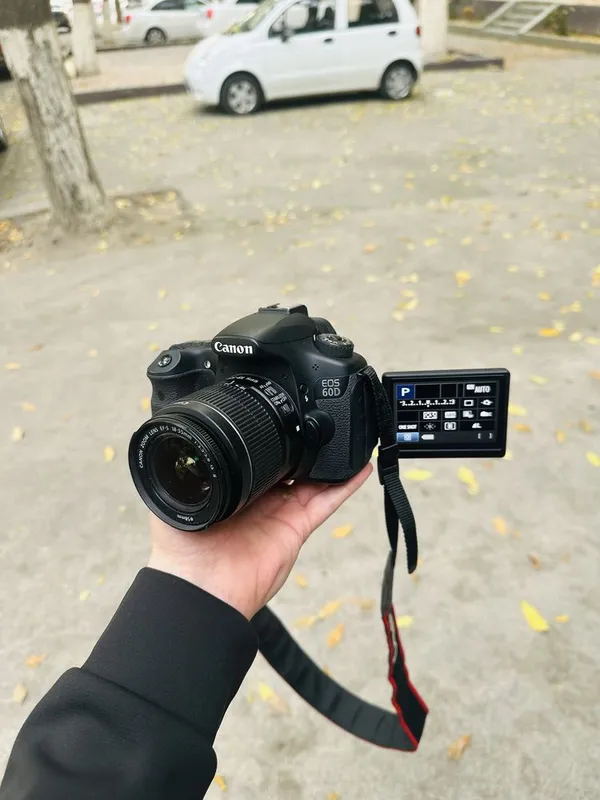 Canon 60D yangi kabi. Foto va video uchun professional kamera 1 Canon 60D yangi kabi. Foto va video uchun professional kamera 1