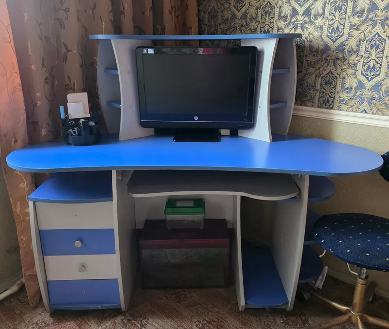 Продаю игровой столик, в хорошем состоянии