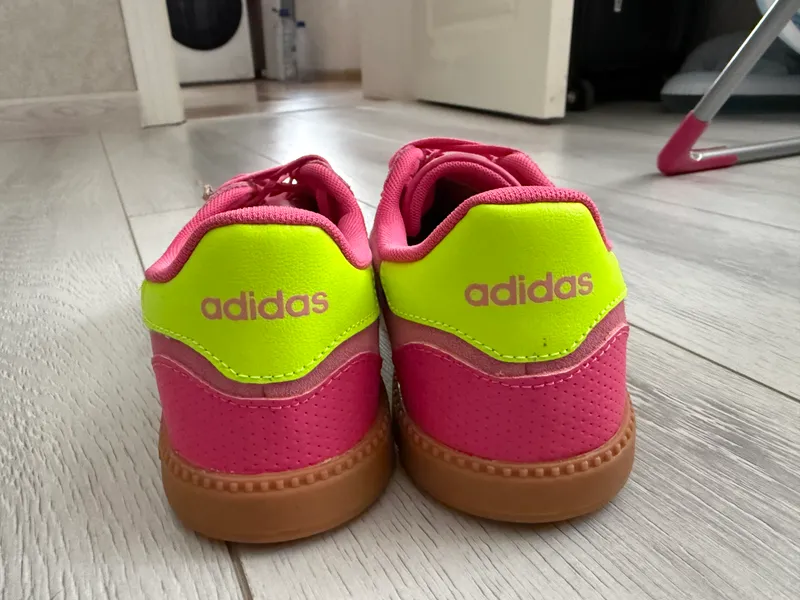 Женские кроссовки Adidas 5