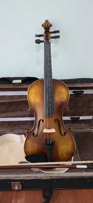 Скрипка сотилади 4/4 3