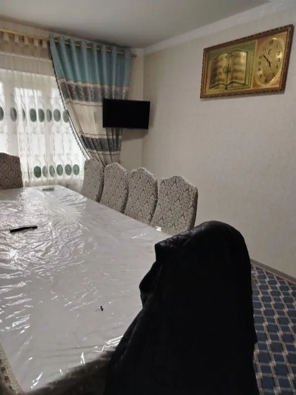 4 mavzeda 2 xonali uy sotiladi