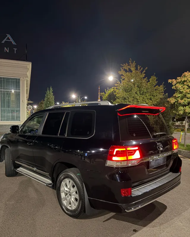 Toyota Land Cruiser 200 6 Toyota Land Cruiser 200 6